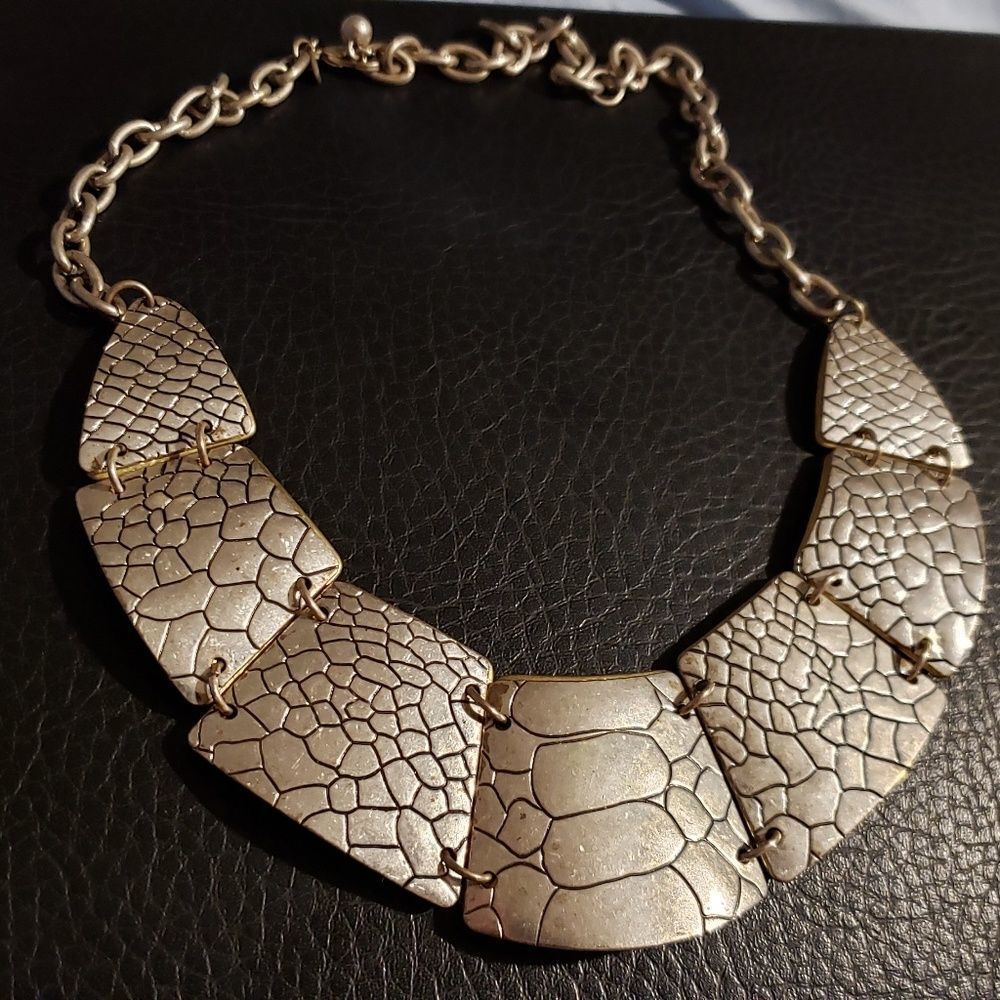 Fashion Jewelry: Unique Chunky Statement Silver Necklace. - Picture 2 of 3